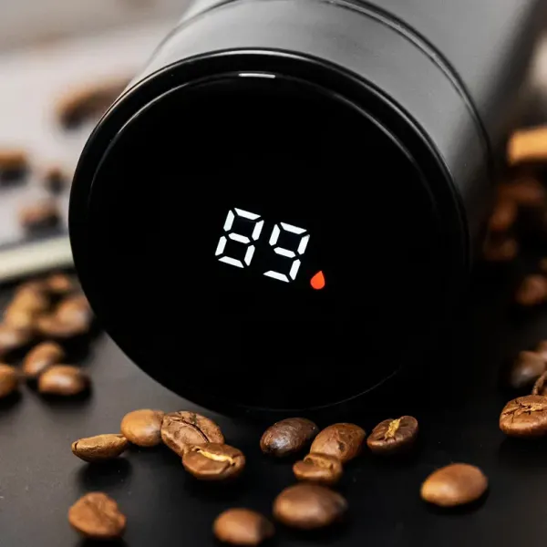 Custom_Smart_Vacuum_Bottle_with_Temperature_Display,_Personalized_Digital_Tumbler_Gift