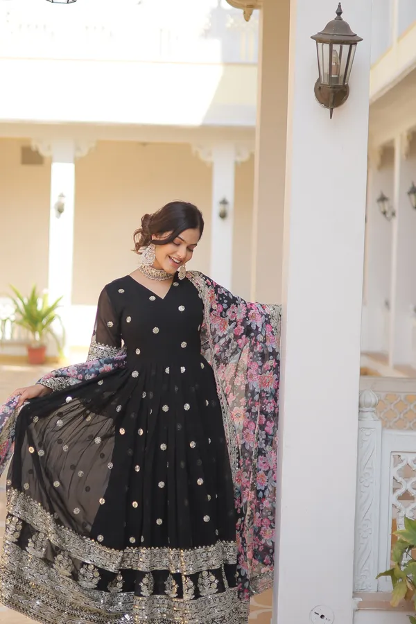 Black_Anarkali_Set_&_Printer_Dupatta_with_lace__For_Women