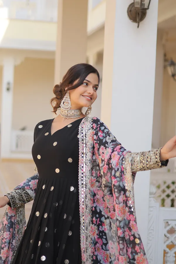 Black_Anarkali_Set_&_Printer_Dupatta_with_lace__For_Women