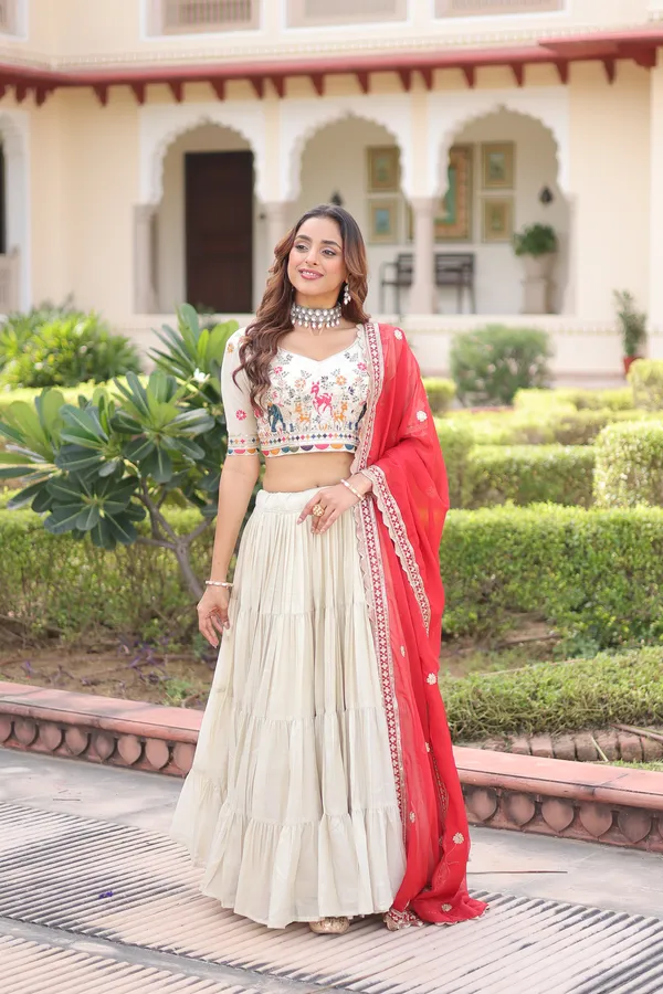 Engagement_Lehenga_-_Designer_Engagement_Lehengas_For_Bride.