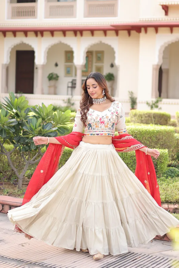 Engagement_Lehenga_-_Designer_Engagement_Lehengas_For_Bride.