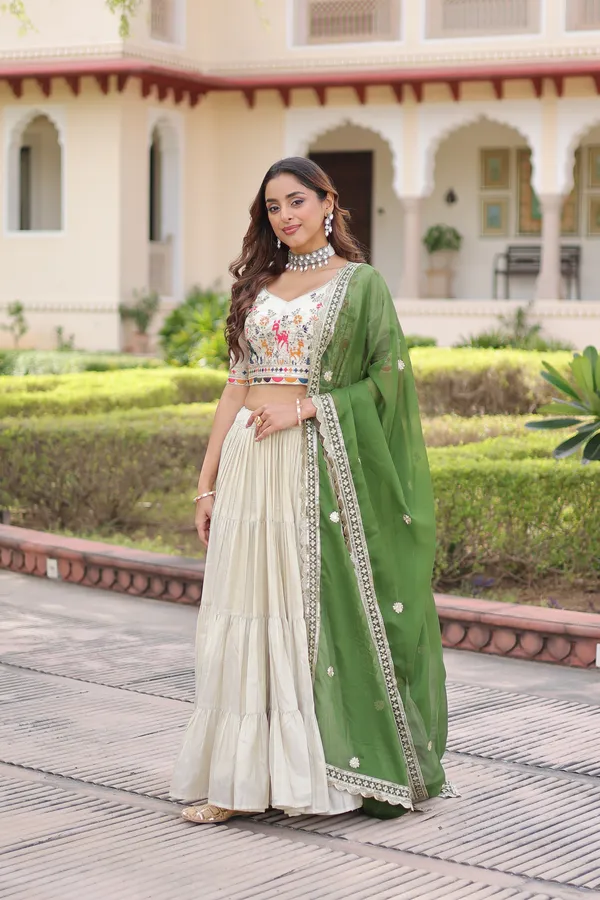 Engagement_Lehenga_-_Designer_Engagement_Lehengas_For_Bride.