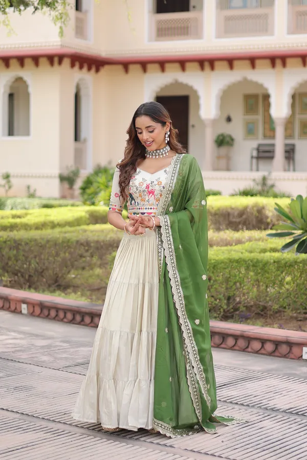 Engagement_Lehenga_-_Designer_Engagement_Lehengas_For_Bride.