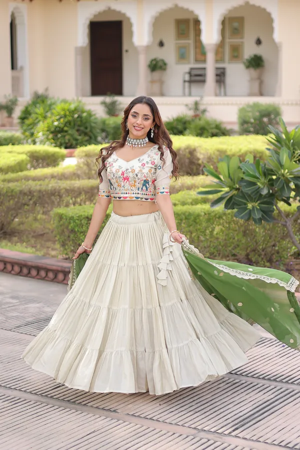 Engagement_Lehenga_-_Designer_Engagement_Lehengas_For_Bride.