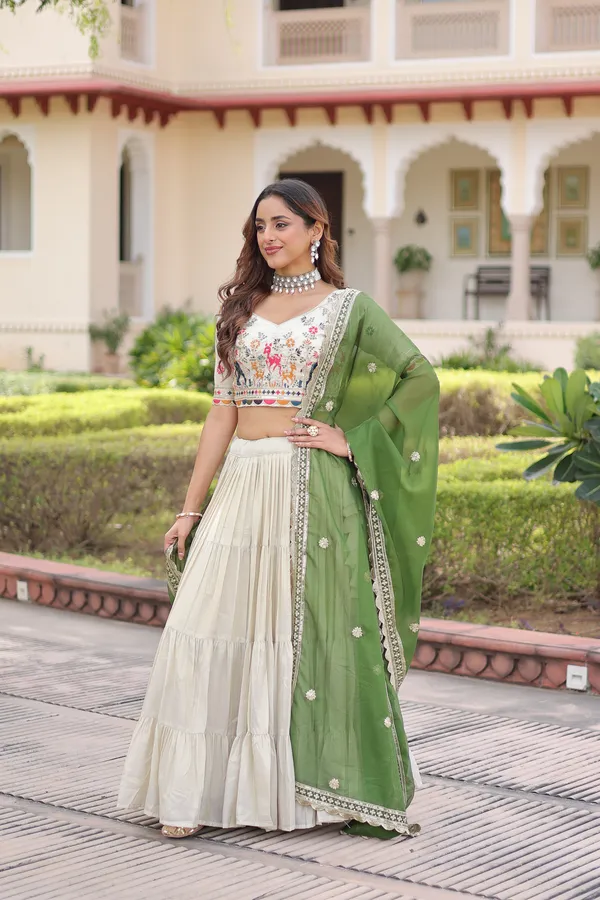 Engagement_Lehenga_-_Designer_Engagement_Lehengas_For_Bride.