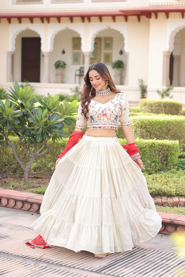 Engagement_Lehenga_-_Designer_Engagement_Lehengas_For_Bride.