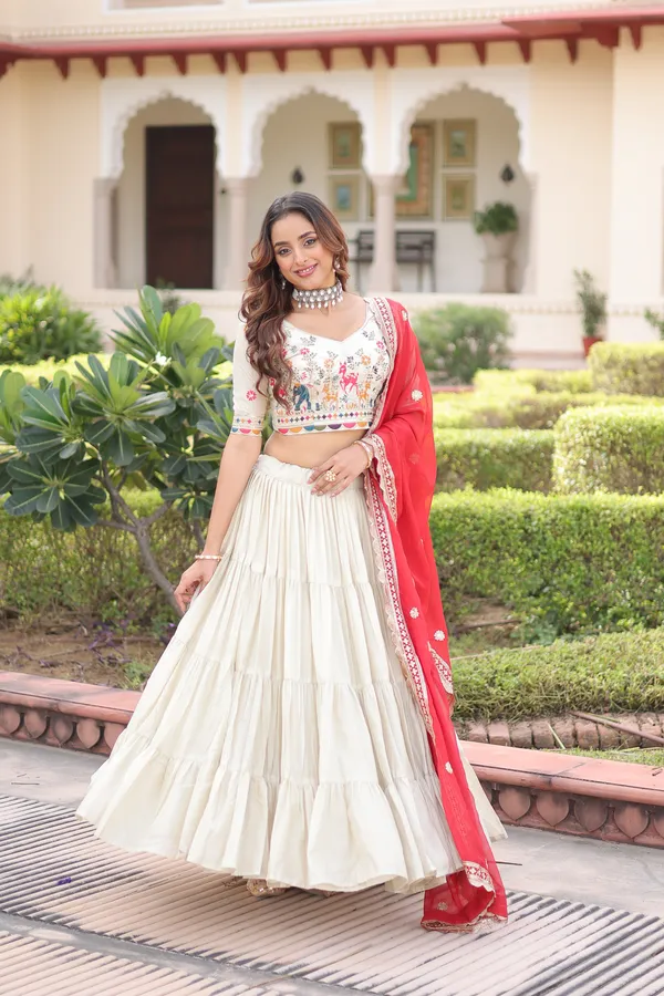 Engagement_Lehenga_-_Designer_Engagement_Lehengas_For_Bride.