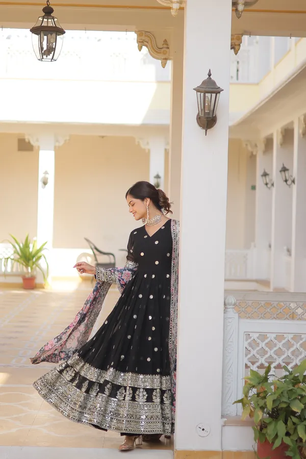 Black_Anarkali_Set_&_Printer_Dupatta_with_lace__For_Women