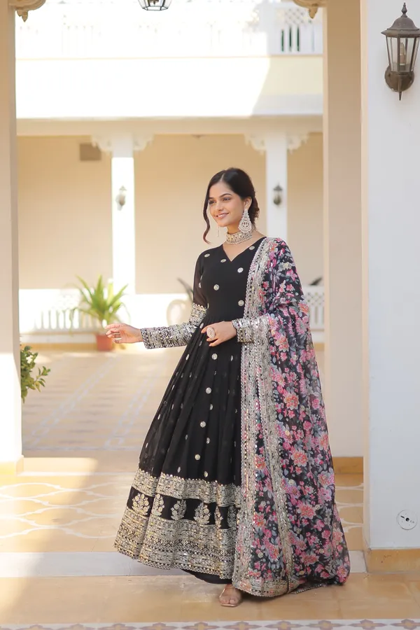 Black_Anarkali_Set_&_Printer_Dupatta_with_lace__For_Women