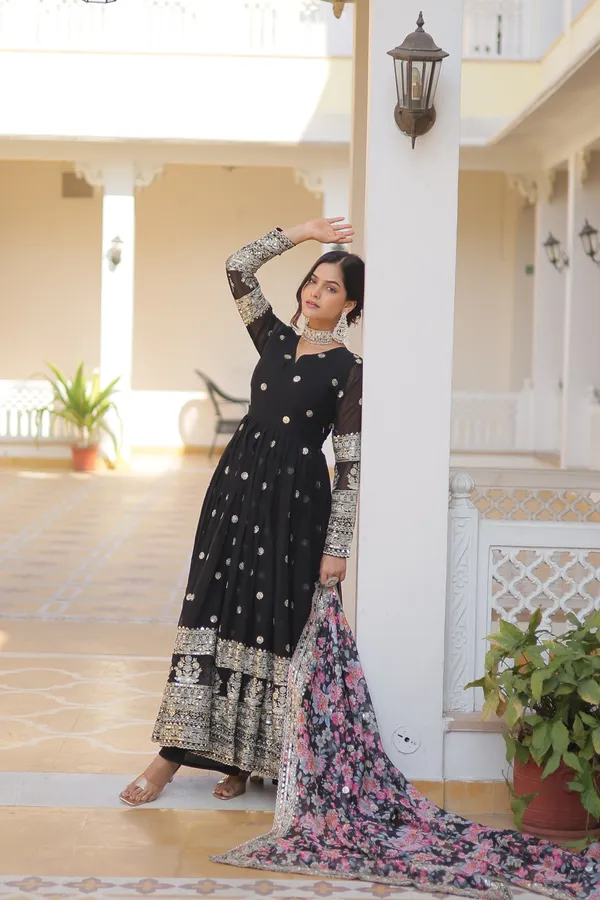 Black_Anarkali_Set_&_Printer_Dupatta_with_lace__For_Women