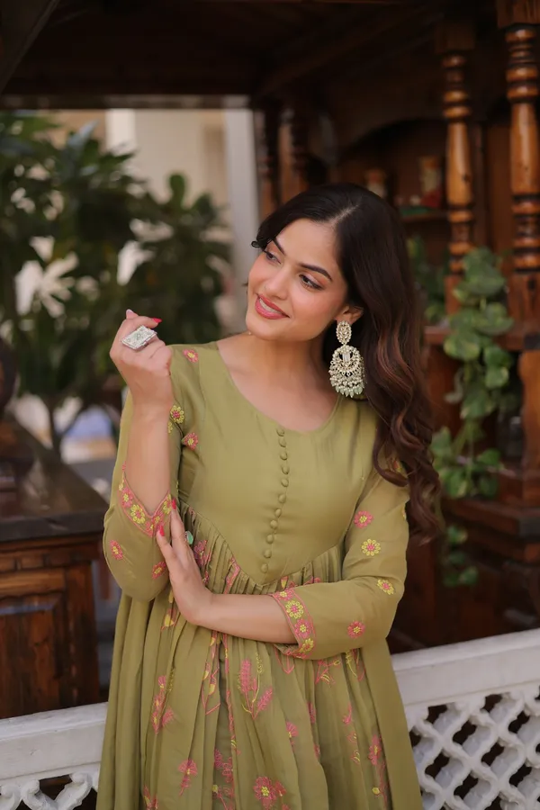 Women's_Designer_Mal_Chanderi_Kurti_Pant_Set_|_Elegant_Floral_Embroidered_Anarkali_Kurta_|_Roman_Silk_Pant_|_Comfortable_Ethnic_Wear_for_Festivals,_Functions,_Parties_&_Celebrations._(Pista_Green)