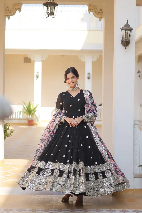 Black_Anarkali_Set_&_Printer_Dupatta_with_lace__For_Women