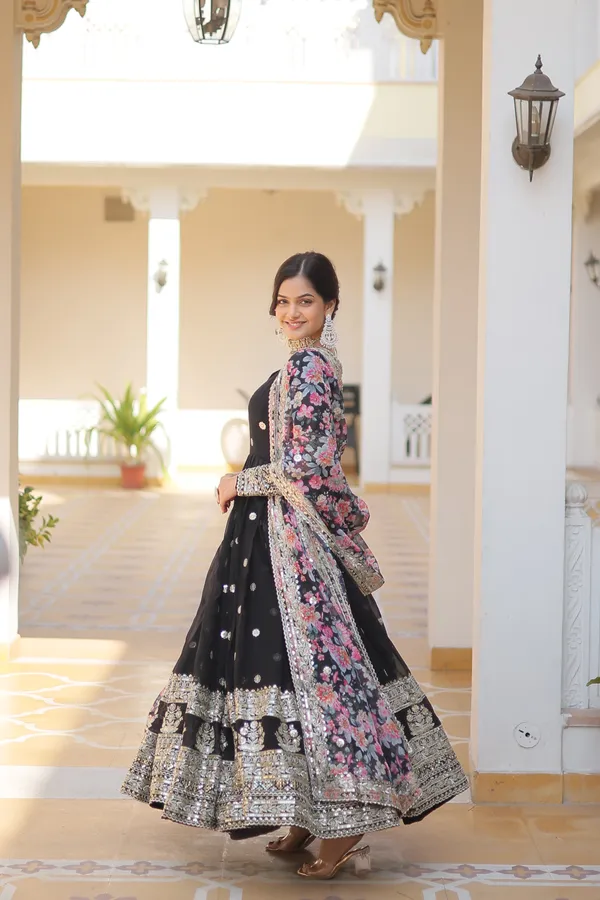 Black_Anarkali_Set_&_Printer_Dupatta_with_lace__For_Women