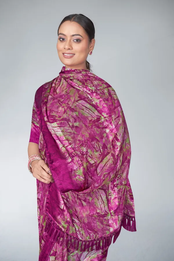 Magenta_Floral_Printed_Silk_Saree_With_Zari_Border