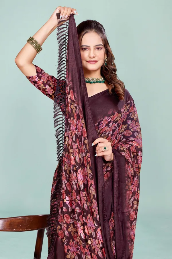 Elegant_Floral_Print_Saree_With_Matching_Blouse