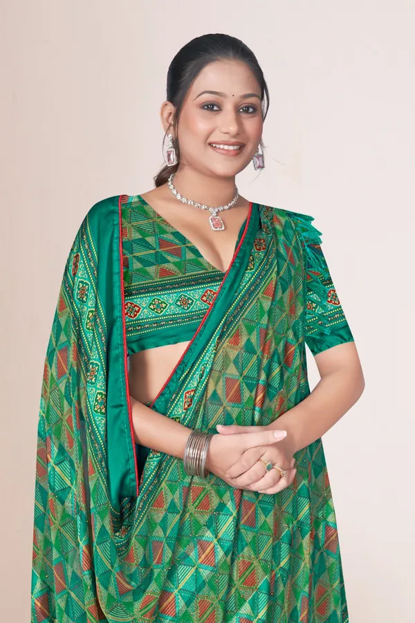 Green_Geometric_Printed_Saree_With_Woven_Border