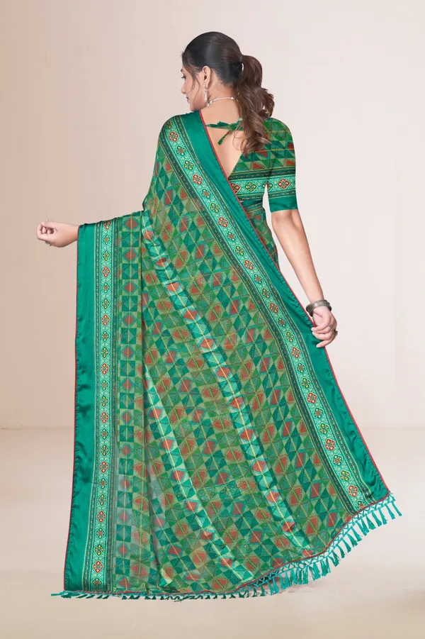 Green_Geometric_Printed_Saree_With_Woven_Border