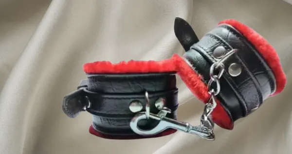 Stylish_Faux_Leather_Handcuff_Set_With_Soft_Fur_Lining_Metal_Chain_Adjustable_Wrist_Band_Black_Red_Pack_Of_2