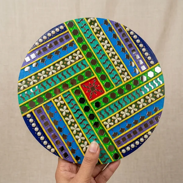 Handcrafted_Wooden_Decorative_Plate_with_Geometric_Pattern