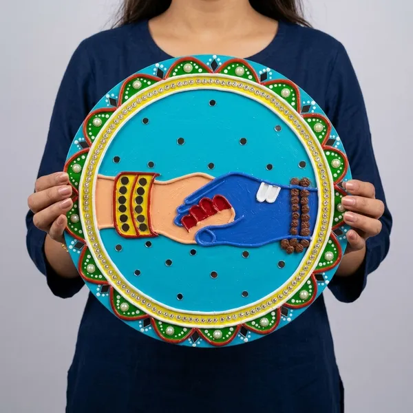 Handpainted_Decorative_Wall_Plate_With_Conch_Shell_Design