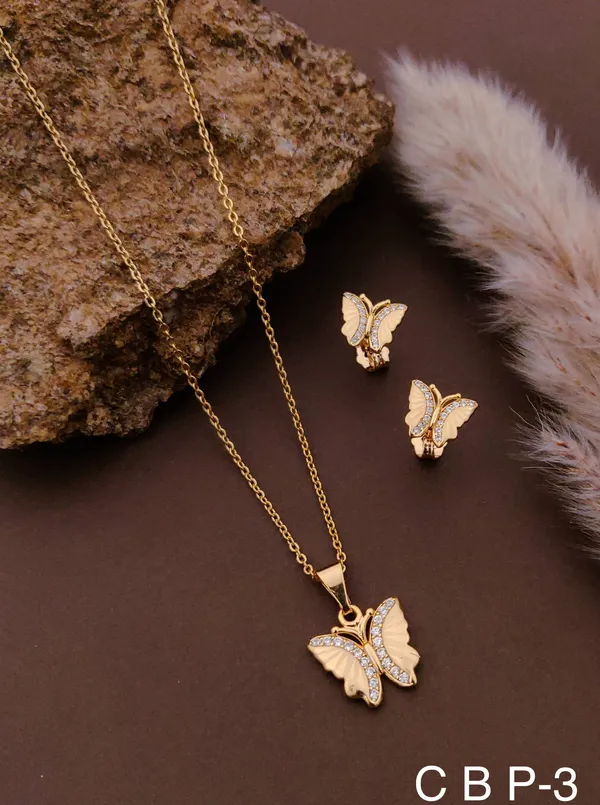 Golden_Elegant_Chain_Brass_Ethnic_Pendant_For_Women