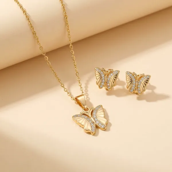 Golden_Elegant_Chain_Brass_Ethnic_Pendant_For_Women