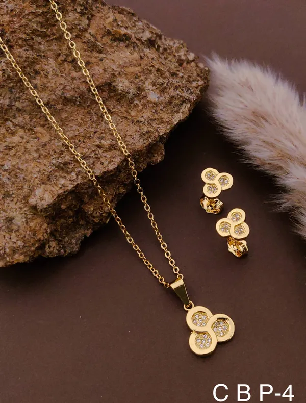 Golden_Antique_Finish_Chain_Brass_Pendant_For_Women
