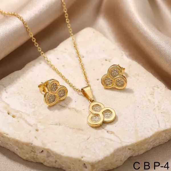 Golden_Antique_Finish_Chain_Brass_Pendant_For_Women