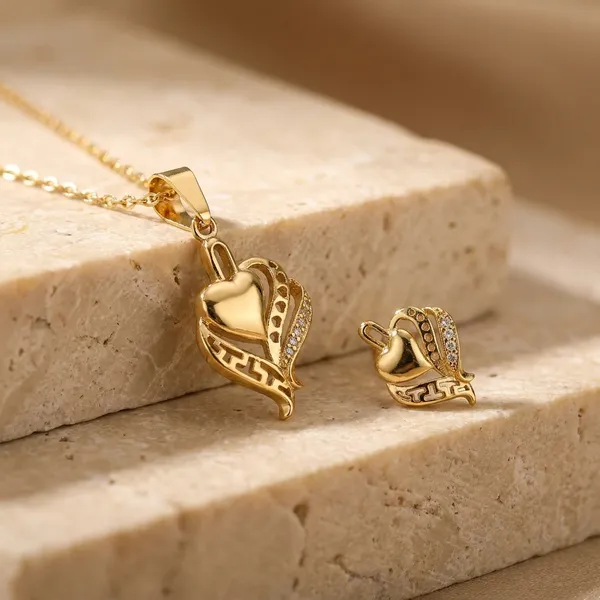 Golden_Handcrafted_Chain_Brass_Statement_Pendant_For_Women