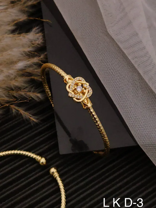 Golden_Premium_Fashion_Bracelet_For_Women