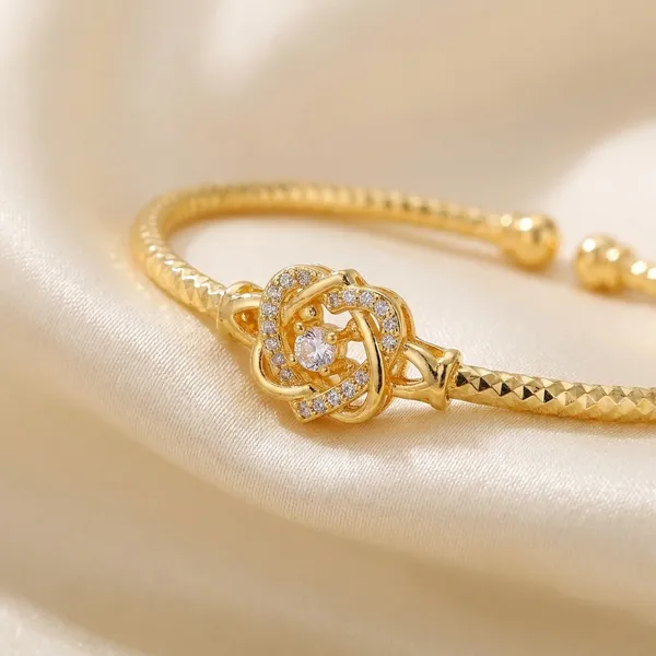 Golden_Premium_Fashion_Bracelet_For_Women