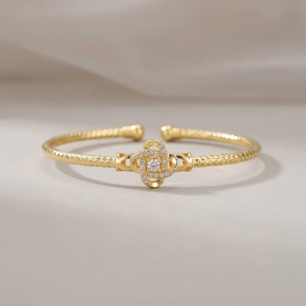 Golden_Stylish_Finish_Ladies_Bracelet_For_Women