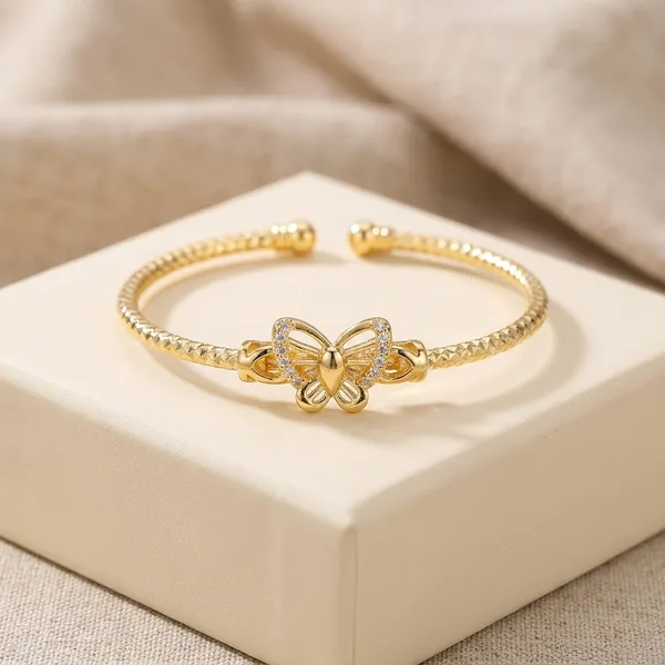 Golden_Designer_Wrist_Bracelet_For_Women