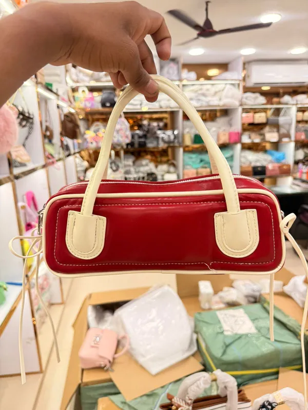 Red_Barrel_Handbag_With_Cream_Handles