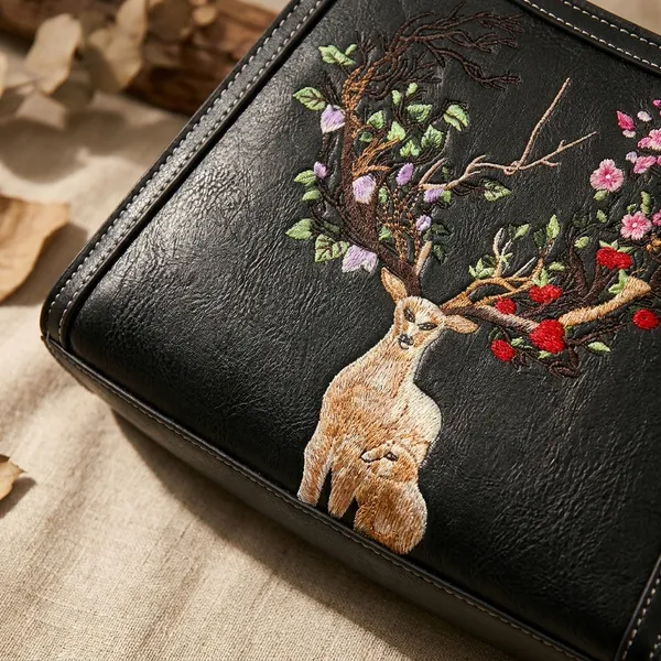 Black_Deer_Embroidered_Wallet