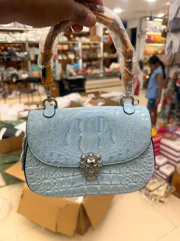 Blue_Croc_Pattern_Lion_Clasp_Handbag