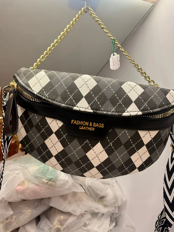 Black_And_White_Checkered_Chain_Crossbody_Bag