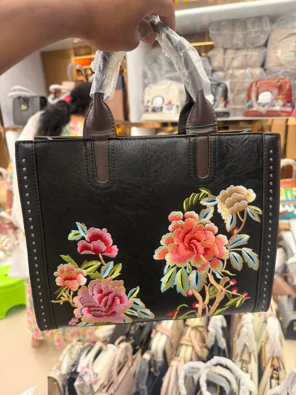 Black_Floral_Embroidered_Studded_Handbag