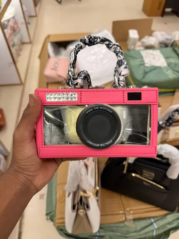 Pink_Camera_Shape_Handbag_With_Chain