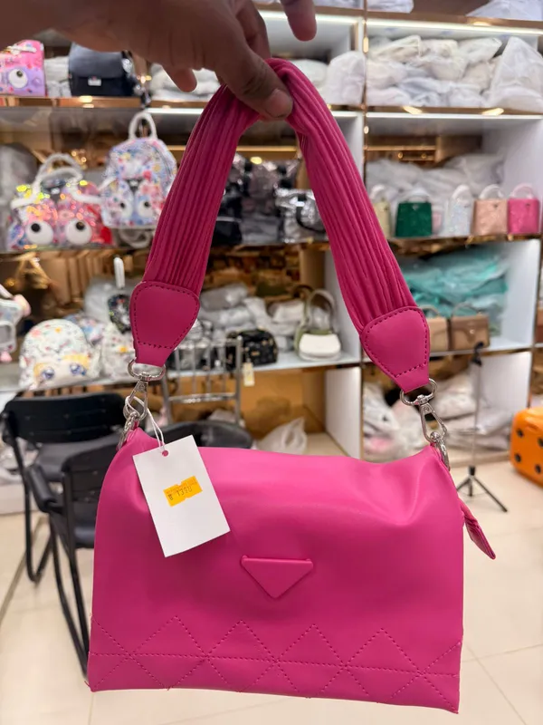 Pink_Ribbed_Strap_Textured_Handbag