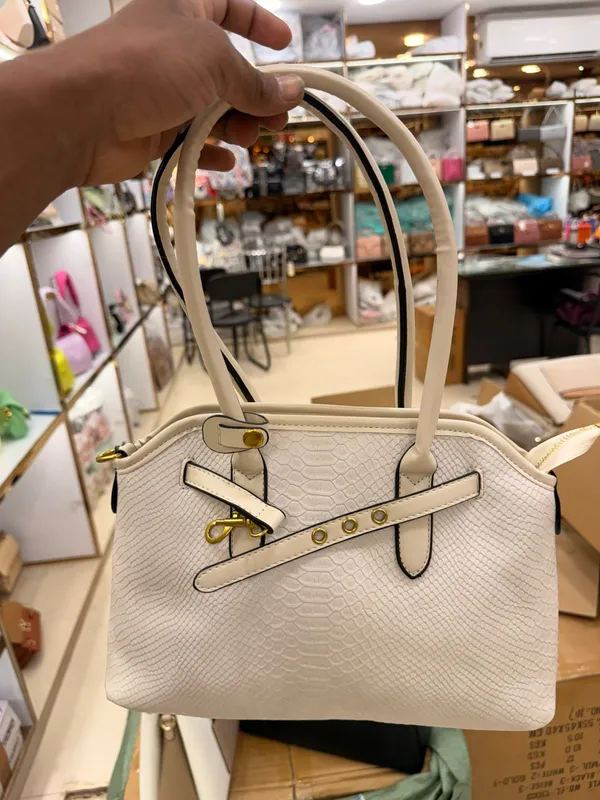 Beige_Snakeskin_Textured_Handbag