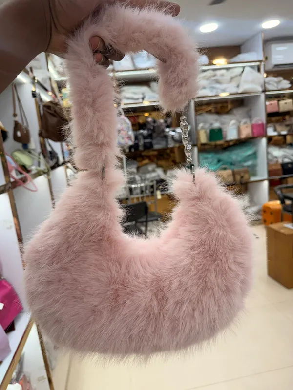 Pink_Faux_Fur_Chain_Handbag