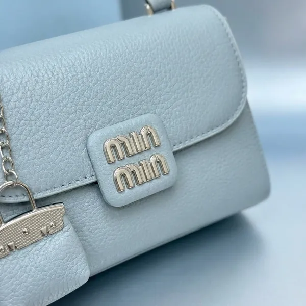 Grey_Textured_Handbag_With_Mini_Charm