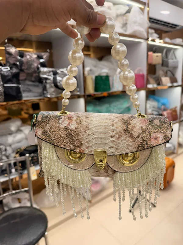 Pearl_Handle_Fringe_Handbag