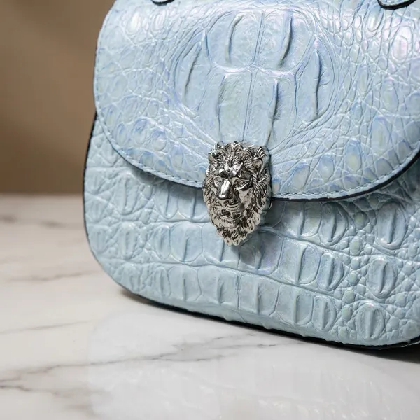 Blue_Croc_Pattern_Lion_Clasp_Handbag