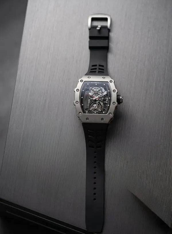 Premium_Skeleton_Dial_Sports_Watch_With_Black_Rubber_Strap