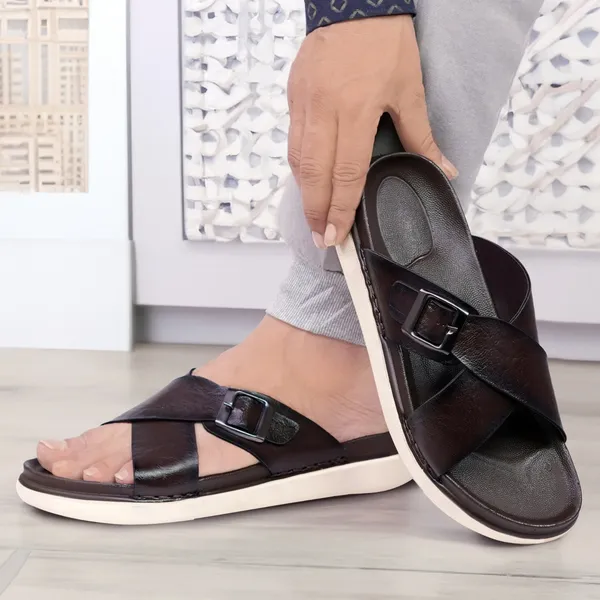 Mens_Black_Leather_Cross_Strap_Buckle_Sandals_With_White_Sole