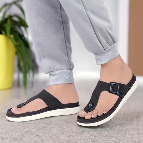 Mens_Black_Comfort_Sandals_With_Buckle_Strap_And_Dual_Tone_Sole
