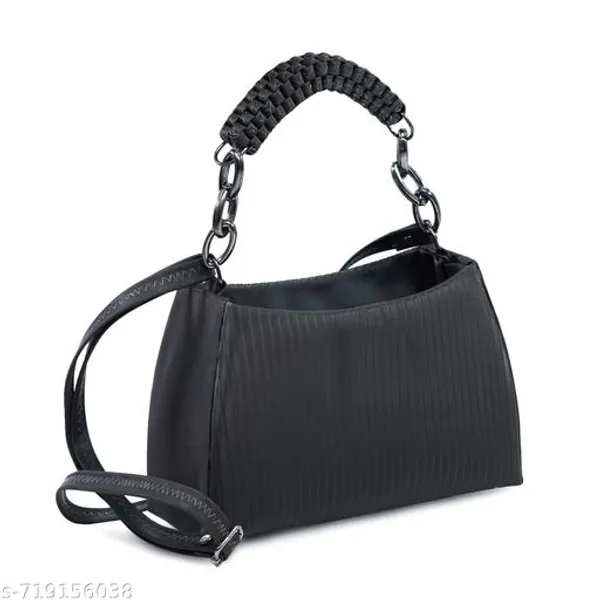 Elegant_Ribbed_Handbag_With_Braided_Handle_A_Perfect_Blend_Of_Modern_Style_And_Everyday_Functionality