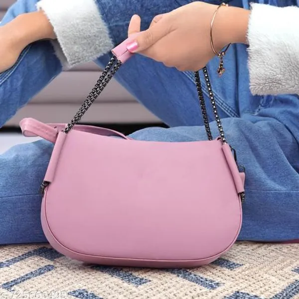 Perfect_Blend_Of_Modern_Elegance_And_Everyday_Functionality_Premium_Womens_Shoulder_Handbag